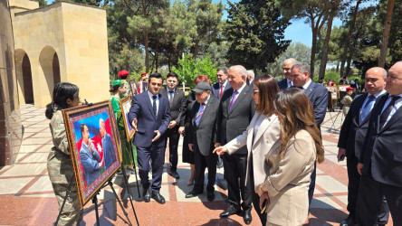 Suraxanıda “Heydər Əliyev -Unudulmaz lider” adlı foto-xalça sərgisi və konsert proqramı təşkil olunub