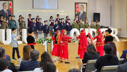 Ümummilli Lider Heydər Əliyevin 100 illik yubileyinə həsr olunmuş açıq dərslər və “Sən elə bir zirvəsən” adlı ədəbi-bədii tədbir keçirilib