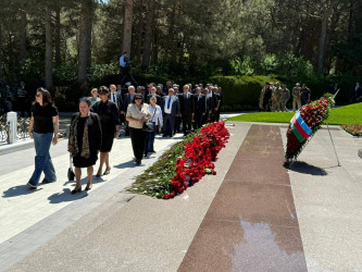 Mayın 10-da Ümummilli Lider Heydər Əliyevin anadan olmasının 102-ci ildönümü münasibətilə Fəxri xiyabanda  məzarı ziyarət olunub