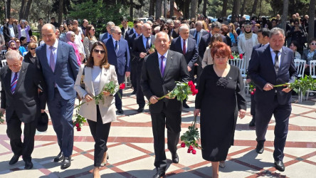 Suraxanıda “Heydər Əliyev -Unudulmaz lider” adlı foto-xalça sərgisi və konsert proqramı təşkil olunub