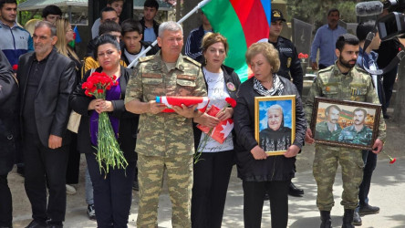 1-ci Qarabağ müharibəsində Daşaltı əməliyyatında itkin düşən və hazırda nəşinin qalıqları tapılan  şəhid Mustafayev Sabir İslam oğlu Əmircan qəsəbəsi Şəhidlər Xiyabanında dəfn olub