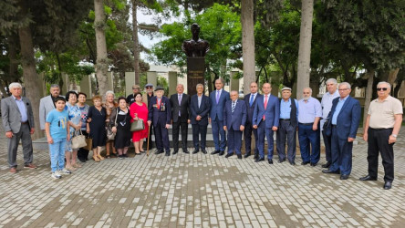 Abbasqulu Ağa Bakıxanovun anadan olmasının 229 illiyi münasibətilə  büstü ziyarət olunub