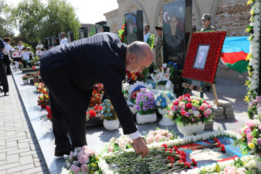 Sentyabrın 26-da "27 sentyabr - Anım Günü"  ilə əlaqədar Binə qəsəbə qəbiristanlığındakı Şəhidlər Xiyabanında Şəhidlərin məzarı ziyarət olununaraq gül dəstələri düzülüb, onların əziz xatirəsi ehtiramla yad edilərək dualar oxunub