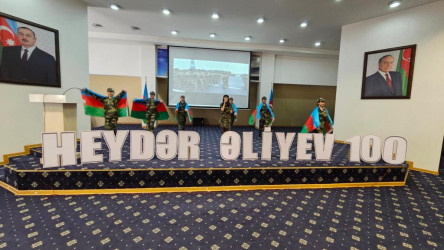 Mayın 5-də 327 saylı tam orta məktəbdə "Dahi Şəxsiyyət Heydər Əliyev" adlı tədbir keçirilib