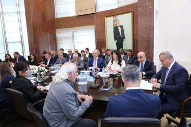 Mayın 26-da Suraxanı Rayon İcra Hakimiyyətinin başçısı Adil Əliyev Rayon İcra Hakimiyyətində növbəti vətəndaş qəbulu keçirib
