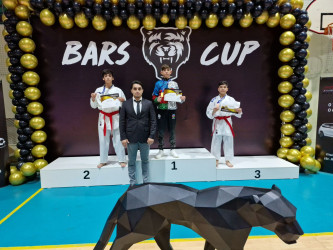 Bir neçə gün öncə  Moldovanın Kişinyov şəhərində keçirilən beynəlxalq turnirdə Karatenin WKF növü üzrə Qarabağ Karate Klubunun idmançısı Əliyev Elton Elmar oğlu qızıl medal qazanıb