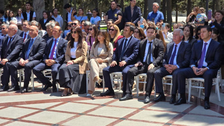 Suraxanıda “Heydər Əliyev -Unudulmaz lider” adlı foto-xalça sərgisi və konsert proqramı təşkil olunub