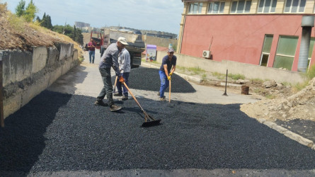 Qaraçuxur qəsəbəsində Yeni Günəşli “AB” yaşayış sahəsində 64, 66, 143, 151, 153, 157 saylı binaların həyətləri asfaltlanır.