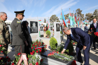 27 sentyabr - Anım Gün ilə əlaqədar Fəxri Xiyabanda Şəhidlərin məzarı ziyarət olunaraq gül dəstələri düzülüb, onların əziz xatirəsi ehtiramla yad edilərək dualar oxunub.