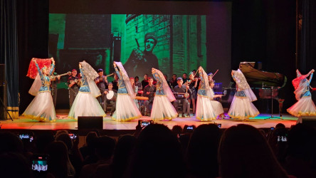 Bakı Musiqi Akademiyasının Opera studiyasında Ümummilli Lider Heydər Əliyevin anadan olmasının 100-cü ildönümünə həsr olunmuş konsert proqramı keçirilib