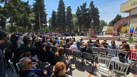 Suraxanıda “Heydər Əliyev -Unudulmaz lider” adlı foto-xalça sərgisi və konsert proqramı təşkil olunub