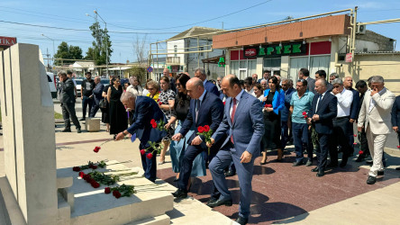 Suraxanı rayonunda Heydər Əliyevin hakimiyyətə birinci gəlişinin 55-ci ildönümü münasibətilə Suraxanı rayonu, Yeni Suraxanı qəsəbəsi, 14 İyul küçəsində Ulu öndərin siyasi hakimiyyətə gəlişini əks etdirən Xatirə kompleksi ziyarət olunub.