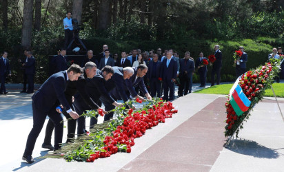 Mayın 10-da Ümummilli Lider Heydər Əliyevin anadan olmasının 102-ci ildönümü münasibətilə Fəxri xiyabanda  məzarı ziyarət olunub
