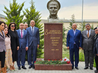 Suraxanı rayonunda Milli Qəhrəman Albert Aqarunovun xatirəsi anılıb