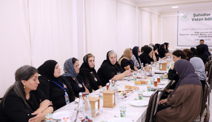 Oktyabrın 10-da Suraxanı rayonu, Qaraçuxur qəsəbəsində yerləşən "Xanım Fatimeyi-Zəhra" məscidində “Vətənpərvərlik nümunəsi: qazilik və şəhidlik məqamı” mövzusunda tədbir keçirilib