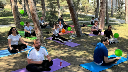 Suraxanı Rayon İcra Hakimiyyətinin, Respublika Reabilitasiya Mərkəzinin, Şağan və Sumqayıt Reabilitasiya Mərkəzlərinin birgə təşkilatçılığı “Yaşıl dünya naminə həmrəylik ili” çərçivəsində 21 İyun - Beynəlxalq Yoqa Gününə həsr olunmuş "Yaşıl dünyamızı sağlam ruhda qoruyaq" adlı inklüziv yoqa festivalı keçirilib