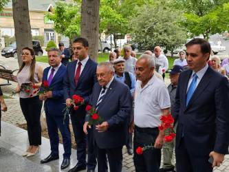 Abbasqulu Ağa Bakıxanovun anadan olmasının 229 illiyi münasibətilə  büstü ziyarət olunub