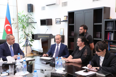 Mayın 26-da Suraxanı Rayon İcra Hakimiyyətinin başçısı Adil Əliyev Rayon İcra Hakimiyyətində növbəti vətəndaş qəbulu keçirib
