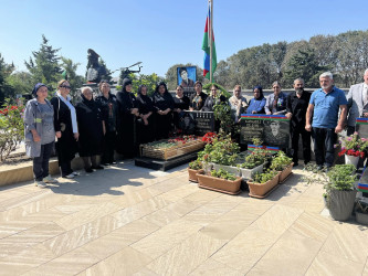 Bu gün Vətən müharibəsində qəhrəmancasına döyüşərək şəhidlik zirvəsinə ucalan Hüseynov İsabala Ceyhun oğlunun doğum günüdür