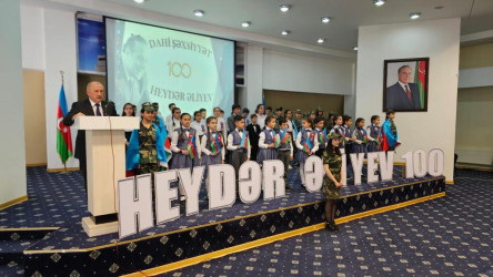 Mayın 5-də 327 saylı tam orta məktəbdə "Dahi Şəxsiyyət Heydər Əliyev" adlı tədbir keçirilib