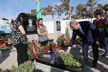 27 sentyabr - Anım Gün ilə əlaqədar Fəxri Xiyabanda Şəhidlərin məzarı ziyarət olunaraq gül dəstələri düzülüb, onların əziz xatirəsi ehtiramla yad edilərək dualar oxunub.