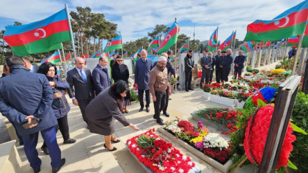 Suraxanı Rayon İcra Hakimiyyətinin təşkilatçılığı ilə şəhid Şirinov Polad Seyran oğlunun 40 mərasimi  keçirilib.