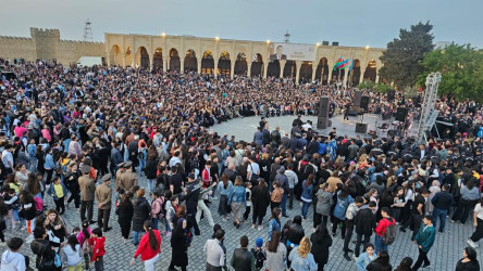 “Atəşgah məbədi” Dövlət Tarix-Memarlıq Qoruğunda möhtəşəm konsert proqramı və atəşfəşanlıq keçirilib