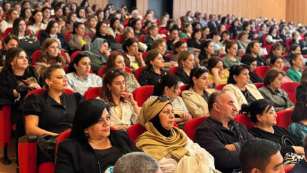 Suraxanı Rayon İcra Hakimiyyətinin və Dini Qurumlarla iş üzrə Dövlət Komitəsinin birgə təşkilatçılığı ilə "Heydər Əliyev siyasəti: milli-mənəvi dəyərlərimizə qayıdış" adlı tədbir keçirilib