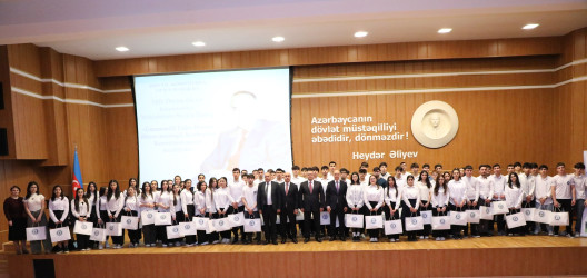Suraxanıda “Ümummilli Lider Heydər Əliyev müstəqil Azərbaycan Konstitusiyasının müəllifidir” mövzusunda maarifləndirici tədbir keçirilib