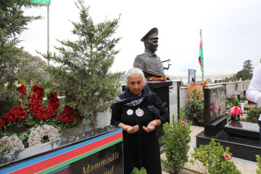 Azərbaycan Respublikasının Silahlı Qüvvələri tərəfindən Qarabağ iqtisadi rayonunda keçirilən lokal xarakterli antiterror tədbirləri zamanı şəhid olmuş ordumuzun hərbi qulluqçusu Rzayev Ramil Elçin oğlunun il mərasimi keçirilib