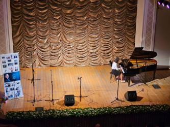 R.Behbudov adına Azərbaycan Dövlət Mahnı Teatrında Ümummilli Lider Heydər Əliyevin anadan olmasının 100-cü ildönümünə həsr olunmuş konsert proqramı keçirilib