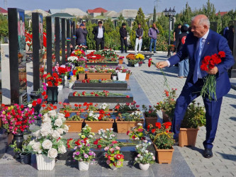 Qafarov Savalan İsfəndiyar oğlunun 40 mərasimi münasibətilə Binə Şəhidlər xiyabanında məzarı ziyarət olunub