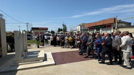 Suraxanı rayonunda Heydər Əliyevin hakimiyyətə birinci gəlişinin 55-ci ildönümü münasibətilə Yeni Suraxanı qəsəbəsi, 14 İyul küçəsində Ulu öndərin siyasi hakimiyyətə gəlişini əks etdirən Xatirə kompleksi ziyarət olunub