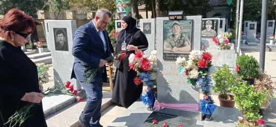 Sentyabrın 26-da "27 sentyabr - Anım Günü " ilə əlaqədar Vətən müharibəsinin şəhidi Qasımzadə Tahir Sərdar oğlunun Sabunçu rayonunda Şəhidlər Xiyabanındakı məzarı ziyarət olununaraq gül dəstələri düzülüb, onun əziz xatirəsi ehtiramla yad edilərək dualar oxunub