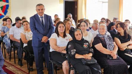 RİH başçısı növbəti dəfə 76 nömrəli tam orta məktəbdə Hövsan qəsəbəsinin sakinləri ilə görüşüb