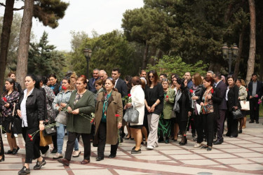 Ulu Öndərin abidəsi ziyarət olunub