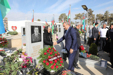 27 sentyabr - Anım Gün ilə əlaqədar Fəxri Xiyabanda Şəhidlərin məzarı ziyarət olunaraq gül dəstələri düzülüb, onların əziz xatirəsi ehtiramla yad edilərək dualar oxunub.