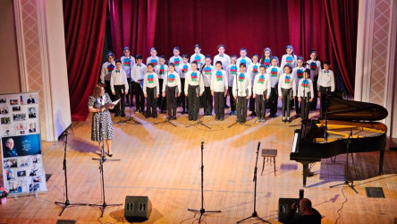 R.Behbudov adına Azərbaycan Dövlət Mahnı Teatrında Ümummilli Lider Heydər Əliyevin anadan olmasının 100-cü ildönümünə həsr olunmuş konsert proqramı keçirilib