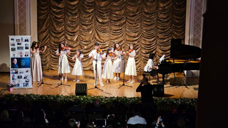 R.Behbudov adına Azərbaycan Dövlət Mahnı Teatrında Ümummilli Lider Heydər Əliyevin anadan olmasının 100-cü ildönümünə həsr olunmuş konsert proqramı keçirilib