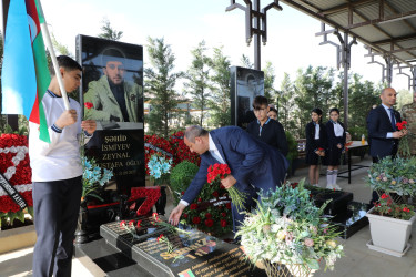 Sentyabrın 26-da 27 sentyabr - Anım Günü ilə əlaqədar Suraxanı rayonu, Zığ qəsəbəsi, Dədə Qorqud Qəbiristanlığındakı Şəhidlər Xiyabanında Şəhidlərimiz anılıb