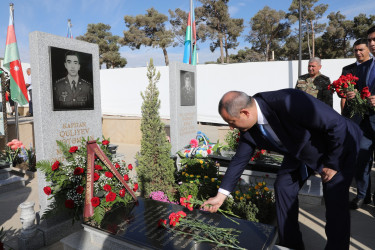 27 sentyabr - Anım Gün ilə əlaqədar Fəxri Xiyabanda Şəhidlərin məzarı ziyarət olunaraq gül dəstələri düzülüb, onların əziz xatirəsi ehtiramla yad edilərək dualar oxunub.