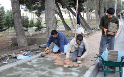 Suraxanı rayonunda aparılan yenidənqurma və abadlıq işləri çərçivəsində həyata keçirilən tədbirlər davam etdirilir