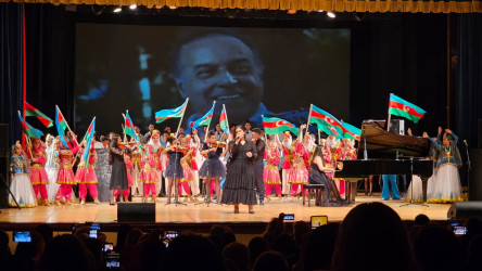 Bakı Musiqi Akademiyasının Opera studiyasında Ümummilli Lider Heydər Əliyevin anadan olmasının 100-cü ildönümünə həsr olunmuş konsert proqramı keçirilib