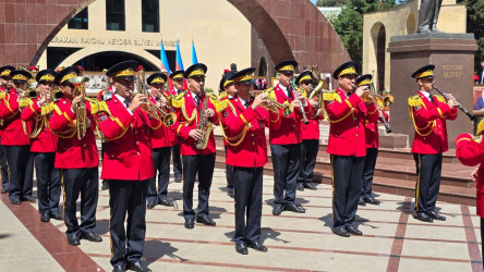 Suraxanıda “Heydər Əliyev -Unudulmaz lider” adlı foto-xalça sərgisi və konsert proqramı təşkil olunub