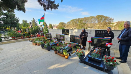 27 sentyabr - Anım Günü ilə əlaqədar Suraxanı rayonu, Əmircan qəsəbə qəbiristanlığındakı Şəhidlər Xiyabanında Şəhidlərin məzarı ziyarət olununaraq gül dəstələri düzülüb, onların əziz xatirəsi ehtiramla yad edilərək dualar oxunub