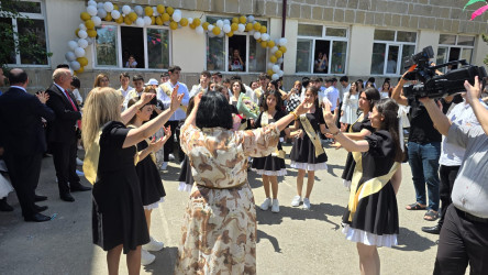 Bu gün ümumtəhsil müəssisələrində “Son zəng” çalınıb