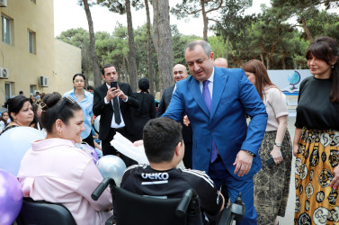 Suraxanı rayonunda yeni tədris ilinin başlanması münasibətilə şəhid və qazilərin məktəbli övladlarına, evdə təhsil alan, fiziki və əqli qüsurlu aztəminatlı rayon məktəblilərinə məktəb ləvazimatları, çantaları və məktəbli formaları hədiyyə edilib