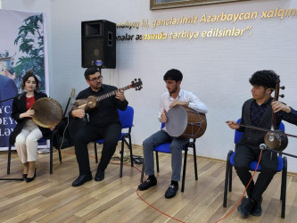 Suraxanı Gənclər Evində Ulu Öndər Heydər Əliyevin anadan olmasının 100 illik yubileyi münasibətilə tədbir keçirilib