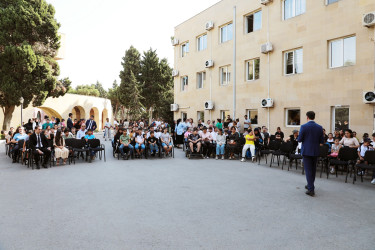 Suraxanı rayonunda yeni tədris ilinin başlanması münasibətilə şəhid və qazilərin məktəbli övladlarına, evdə təhsil alan, fiziki və əqli qüsurlu aztəminatlı rayon məktəblilərinə məktəb ləvazimatları, çantaları və məktəbli formaları hədiyyə edilib