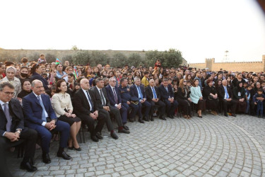 “Atəşgah məbədi” Dövlət Tarix-Memarlıq Qoruğunda möhtəşəm konsert proqramı və atəşfəşanlıq keçirilib